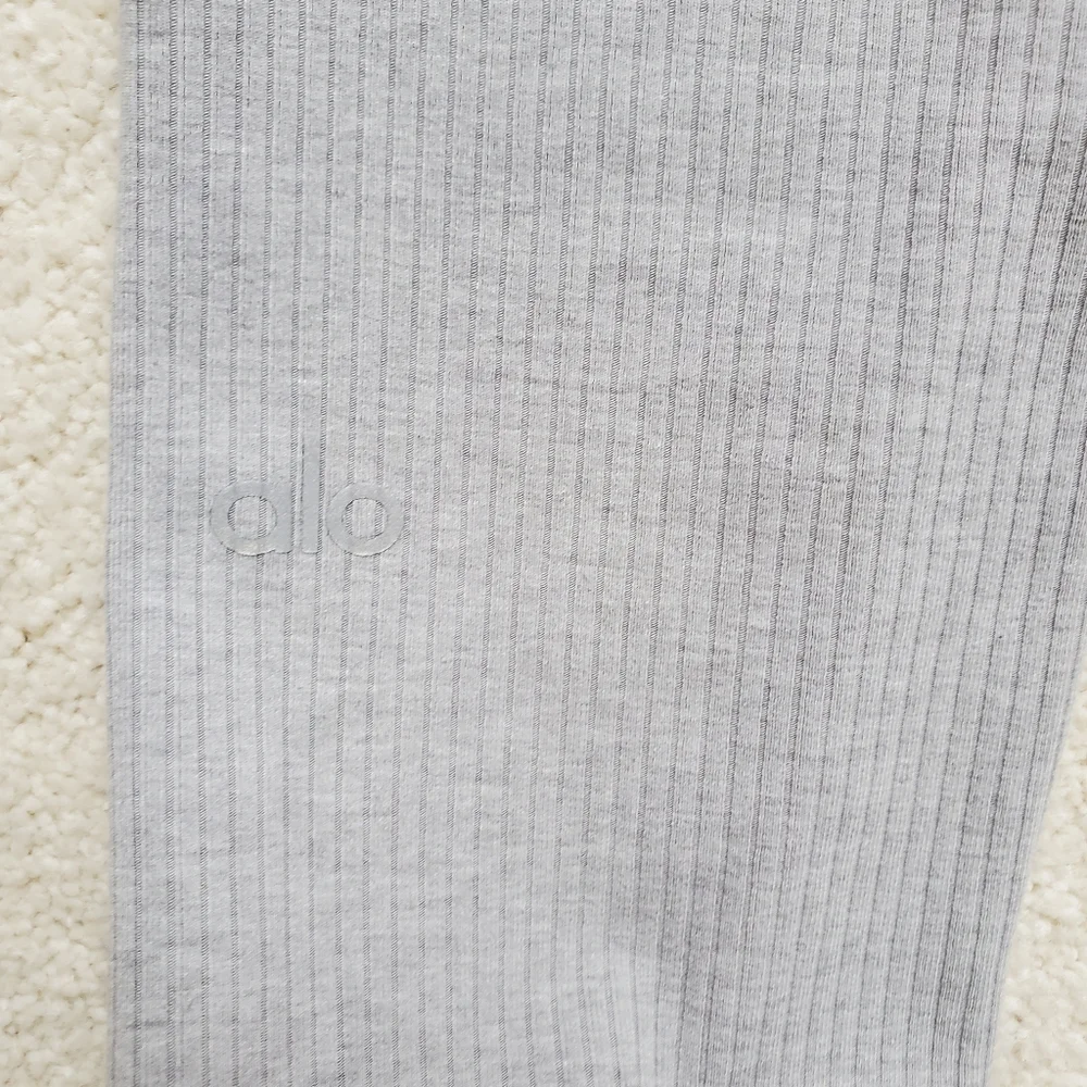 Alo Yoga Gray Ribbed Leggings szS
